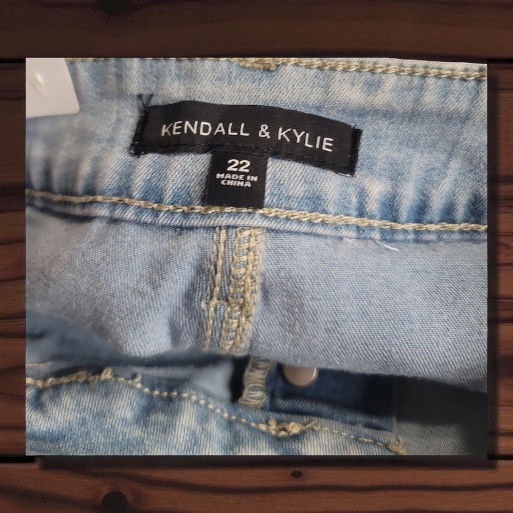 KENDALL & KYLIE - 22" Waist Women's Light Blue Denim Shorts - Picture 5 of 8